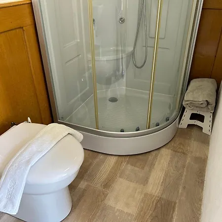 Studio Apartment *